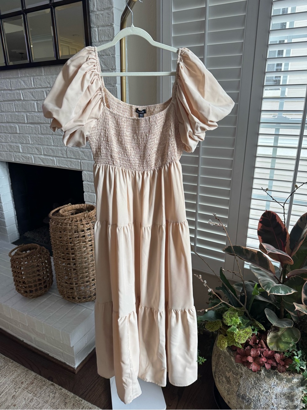 Boohoo Smocked Puff Sleeve Tiered Maxi NWOT